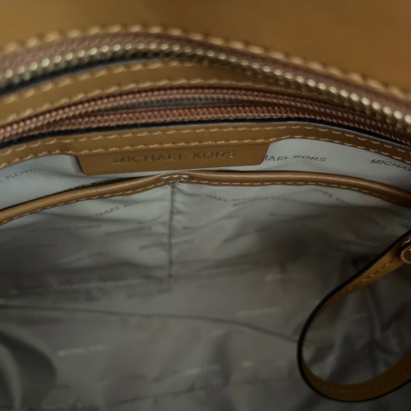 Like new Michael Kors bag - Picture 8 of 11